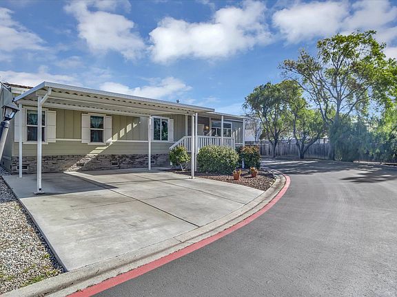 4th image of 2052 Gold St #154