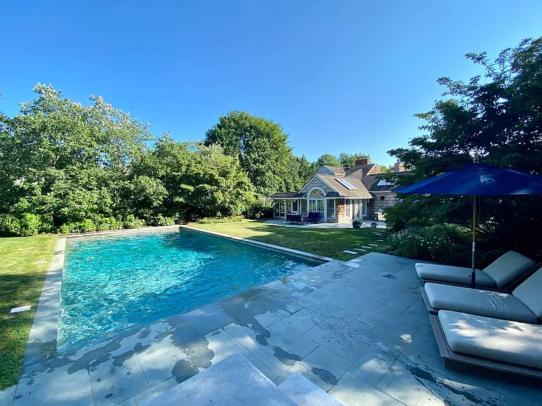 20 Quogue St — Photo 24