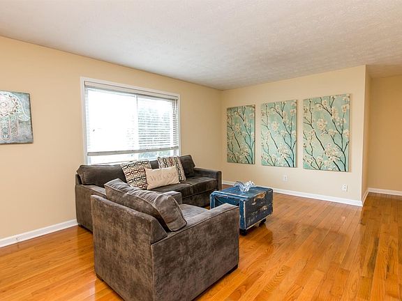 5th image of 828 Malabu Dr APT 205