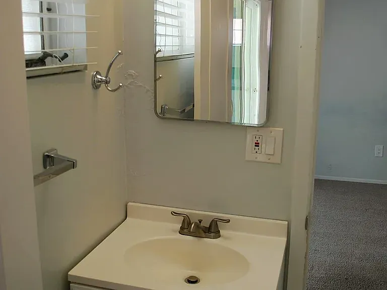 2743 N Tyndall Ave — Photo 14