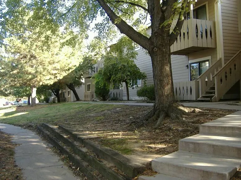 2550 S Oliver St — Photo 1