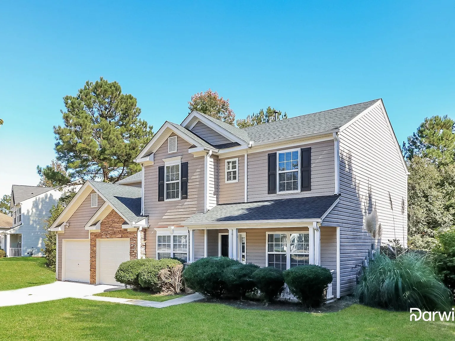 4 bed, 3.0 bath, 2453 sqft, $2,215 — Photo 2