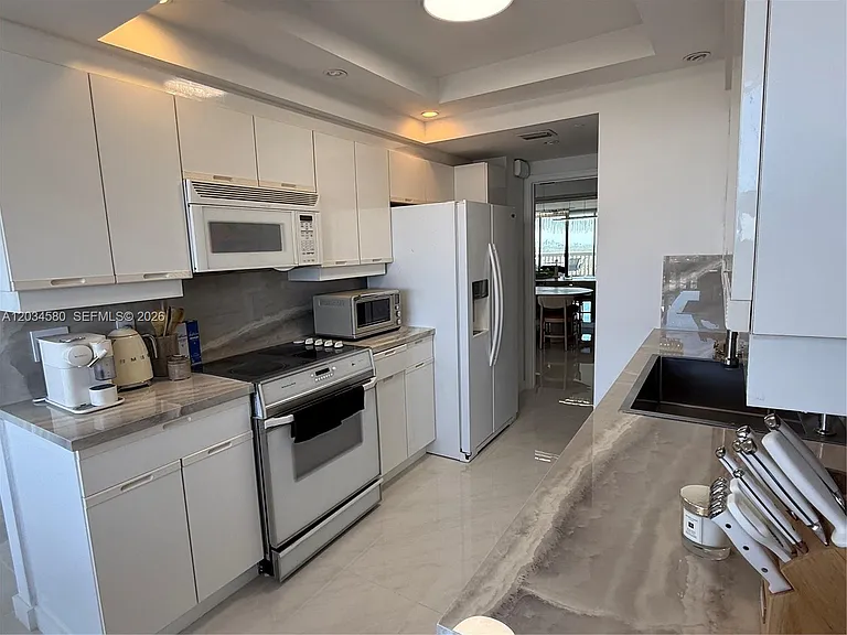 2000 Island Blvd #1603 — Photo 7
