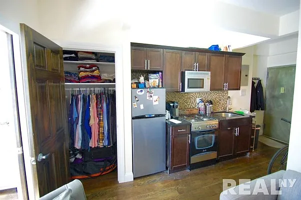 Rented by REAL New York | media 21