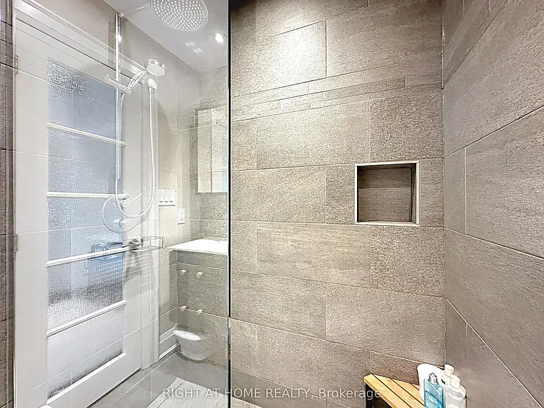 2547 Gill Cres — Photo 23