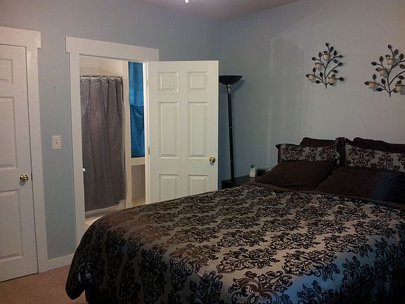 Master Bedroom w/Bathroom
