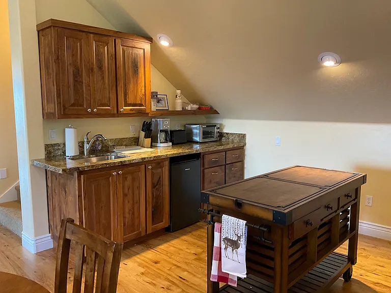 425 Jungfrau Hill Rd — Photo 2