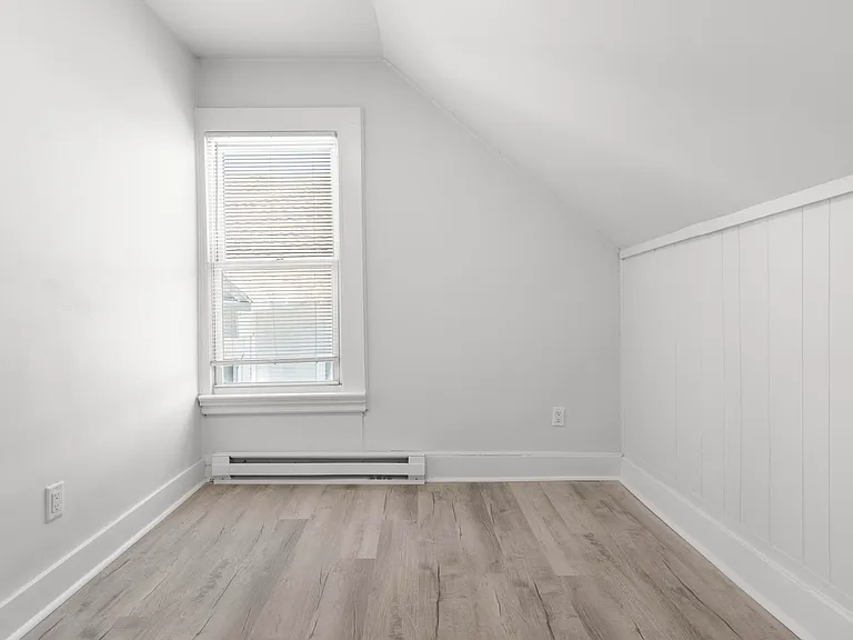 146 Hobart St #3 — Photo 9