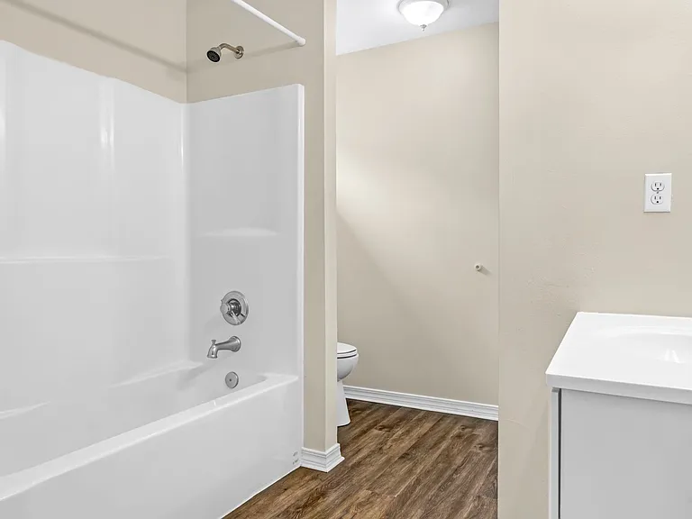 110 Methodist Ave SE #D — Photo 14