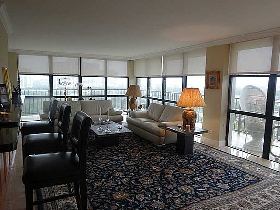 2nd image of 1000 Parkview Dr APT 1031