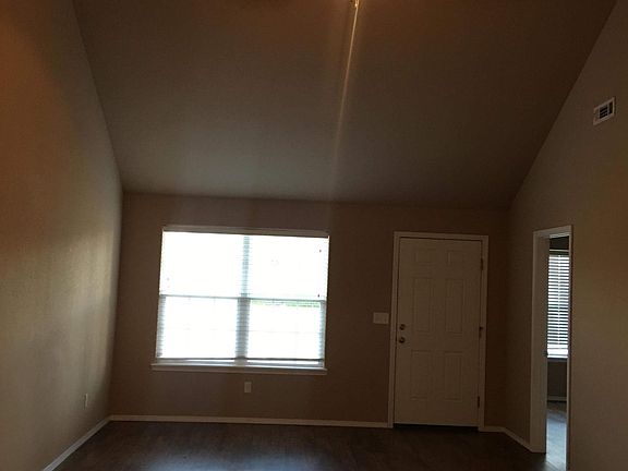 2nd image of 103 E Southpointe Ave