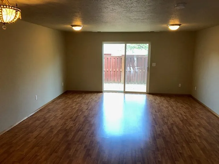 136 SW Sharon Jane Pl — Photo 10