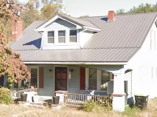 717 4th St NE, Pulaski, VA 24301