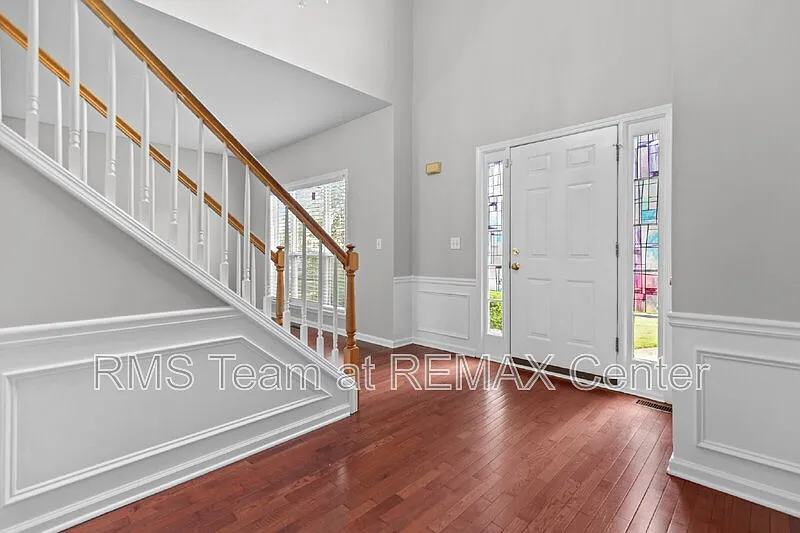5 bed, 3.5 bath, 3704 sqft, $3,600 — Photo 3