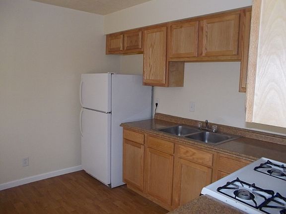 3rd image of 3200 Lafayette Dr NE APT 4