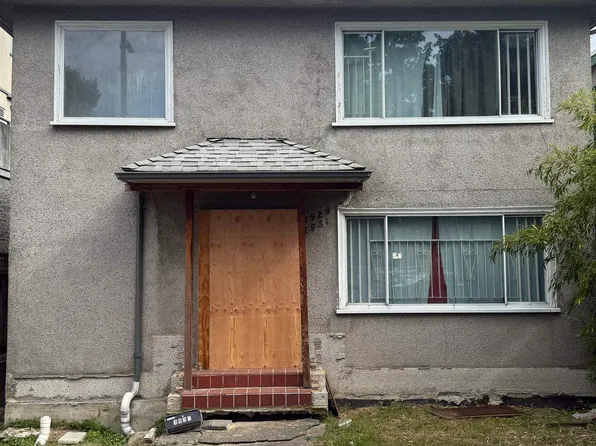 1929 Broadway E, Vancouver, BC V6J 1Z3