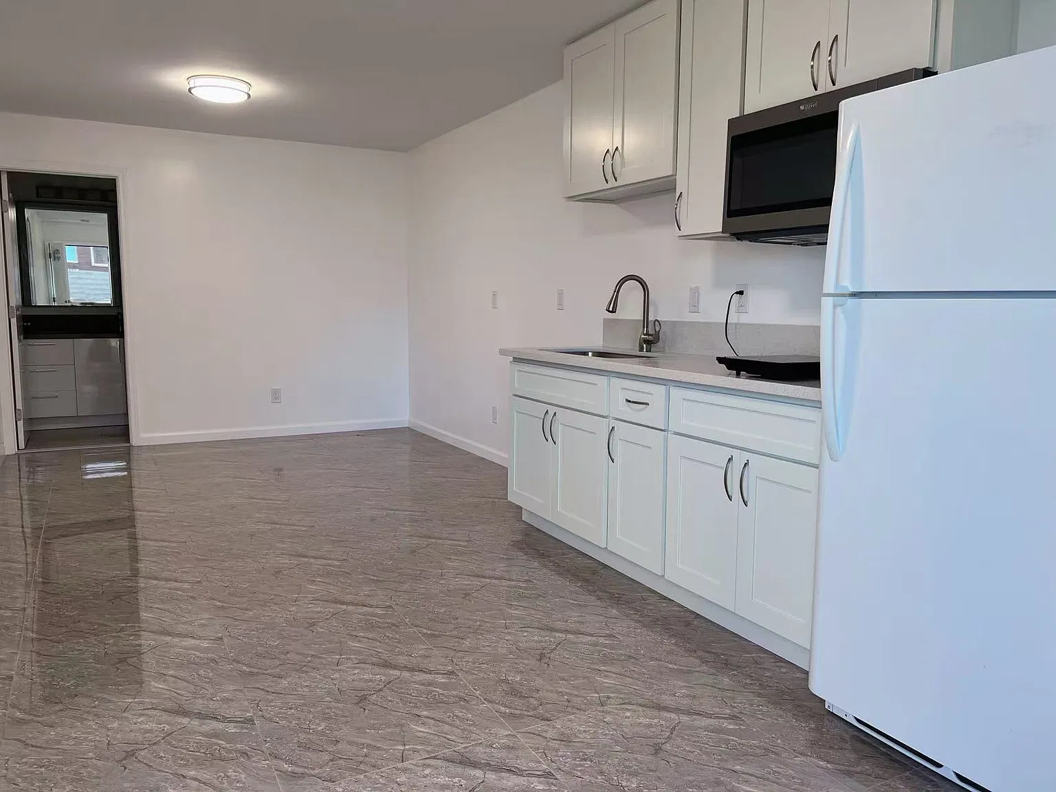 Studio, 300 sqft, $1,500 — Photo 2