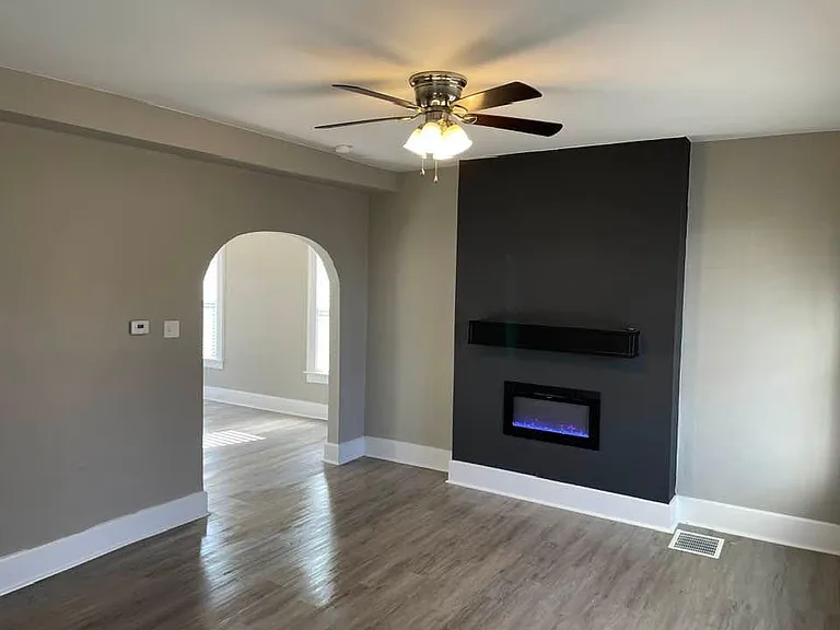 140 S Eureka Ave — Photo 1