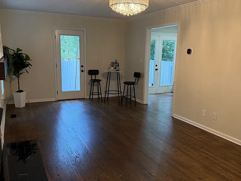 614 Percy St — Photo 9