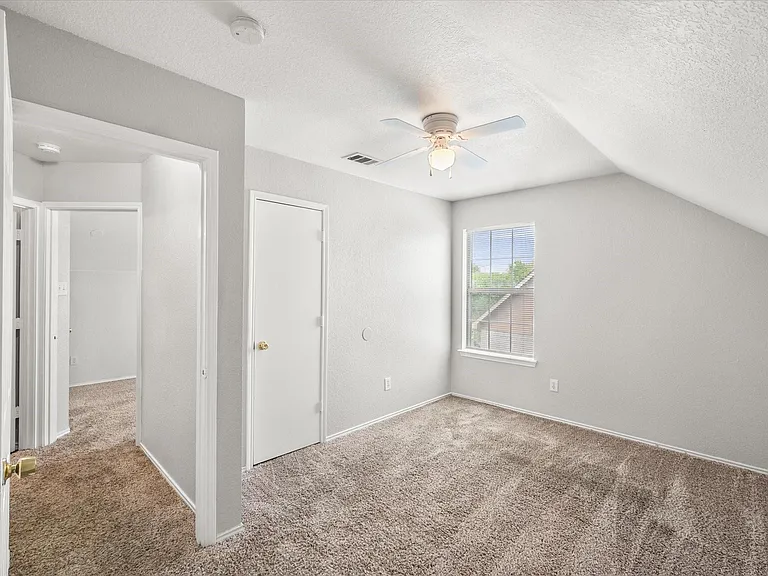 404 Kings Way Dr #A — Photo 11