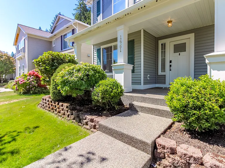 1661 Jensen Ave — Photo 4