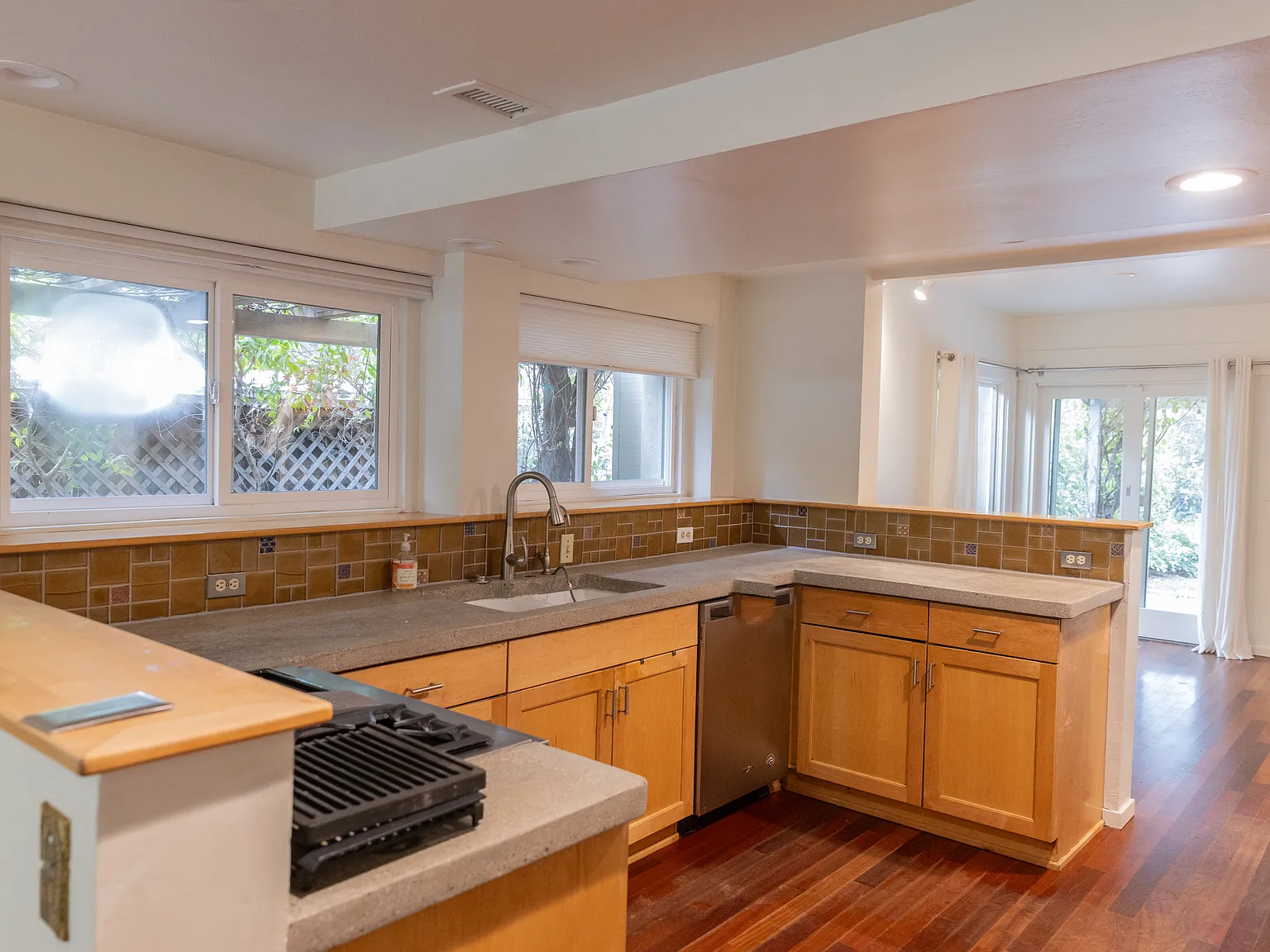 5 bed, 2109 sqft, $8,500 — Photo 4