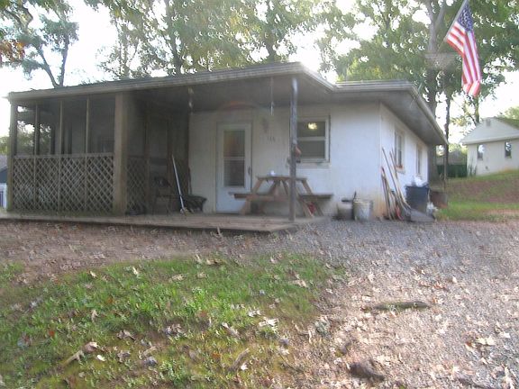 3rd image of 152 S Oak Dr