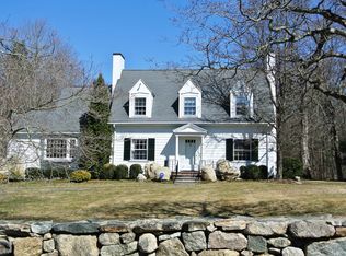 6 Strawberry Hill St, Dover, MA 02030
