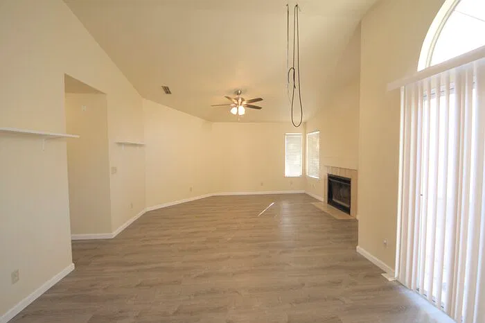 4 bed, 2.0 bath, 1570 sqft, $2,395 — Photo 3
