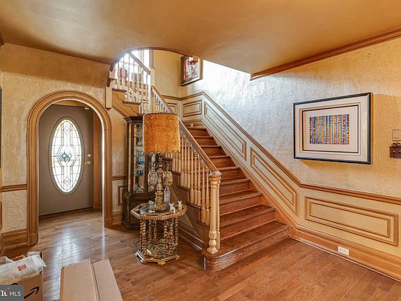 2nd image of 2284 Bryn Mawr Ave