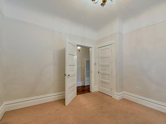 3rd image of 3000 Pine St APT 2