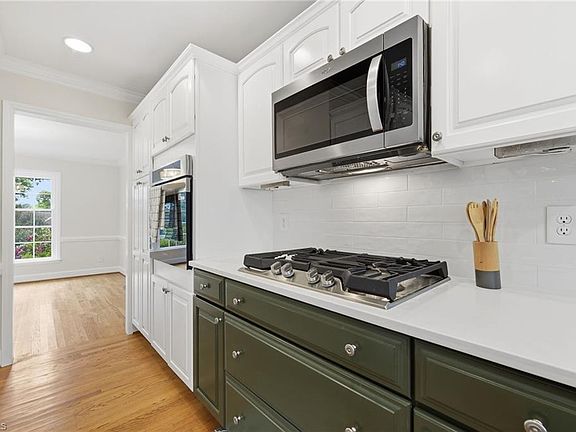5th image of 106 Stafford Oak Rd