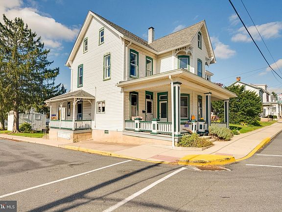 2nd image of 600 Main St