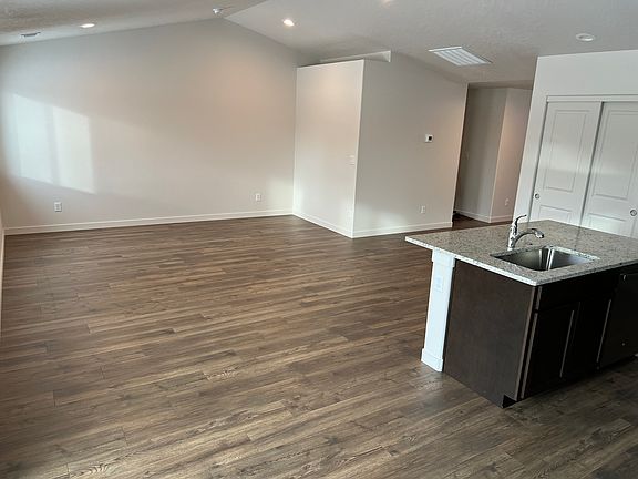 5th image of 1530 W Green Crest Way