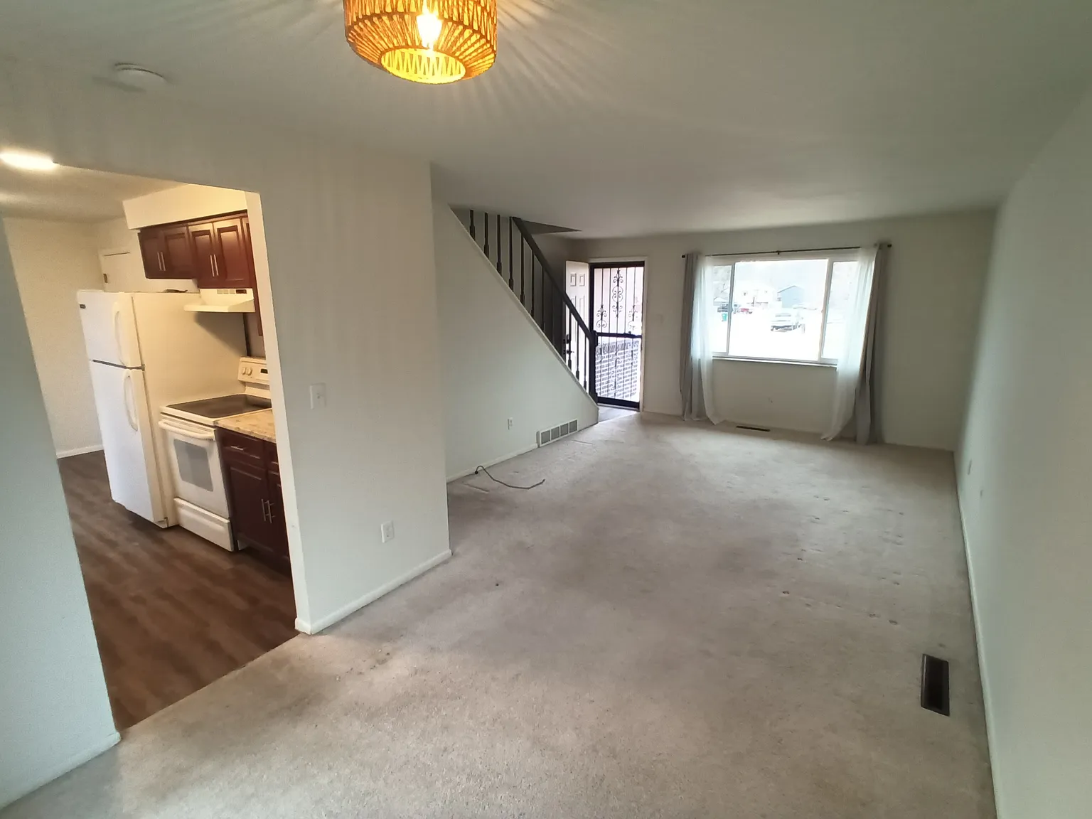 2 bed, 1.5 bath, 972 sqft, $1,715 — Photo 2