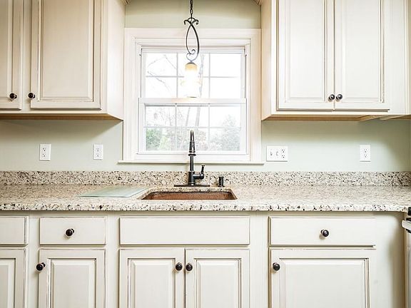 3rd image of 27 Knollwood Dr