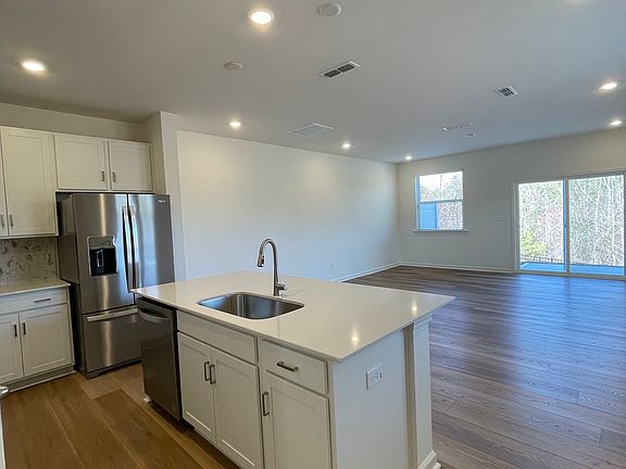 5th image of 1032 Mountain Crown St
