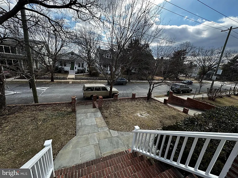 513 Whittier St NW — Photo 5
