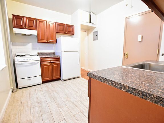 3rd image of 2849 34th St APT 3