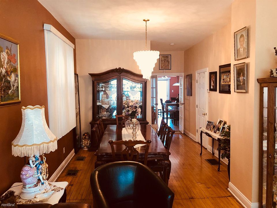 2840 N Maplewood (3)