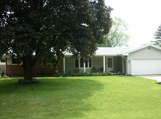 809 Fieldcrest Dr, Neenah, WI 54956