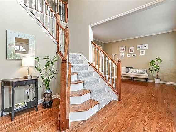 2nd image of 106 Macintosh Ct