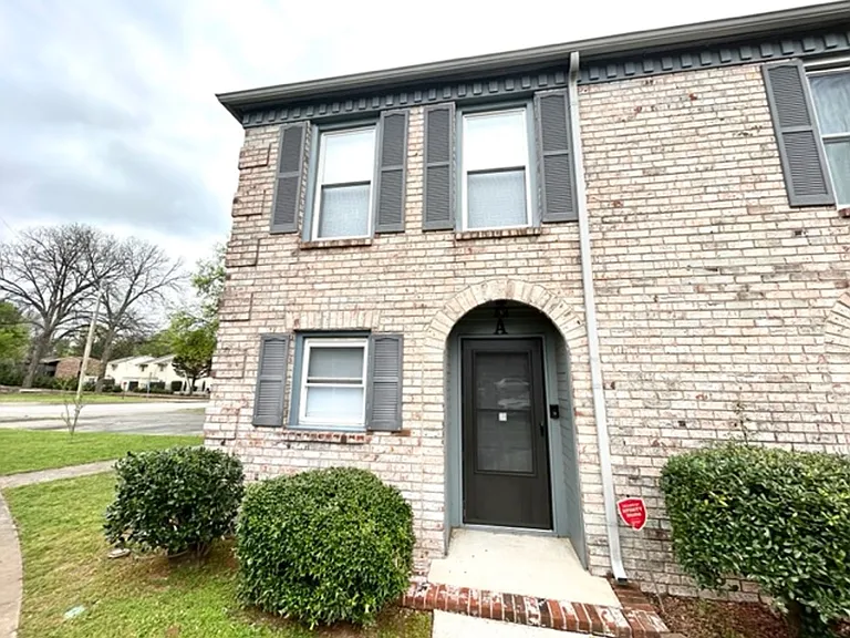 230 Marinawoods Dr SE #A — Photo 3