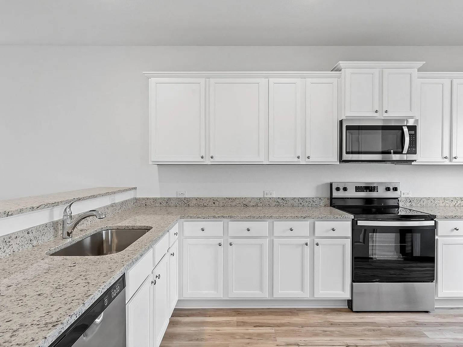 4 bed, 2.5 bath, 1924 sqft, $2,565 — Photo 4