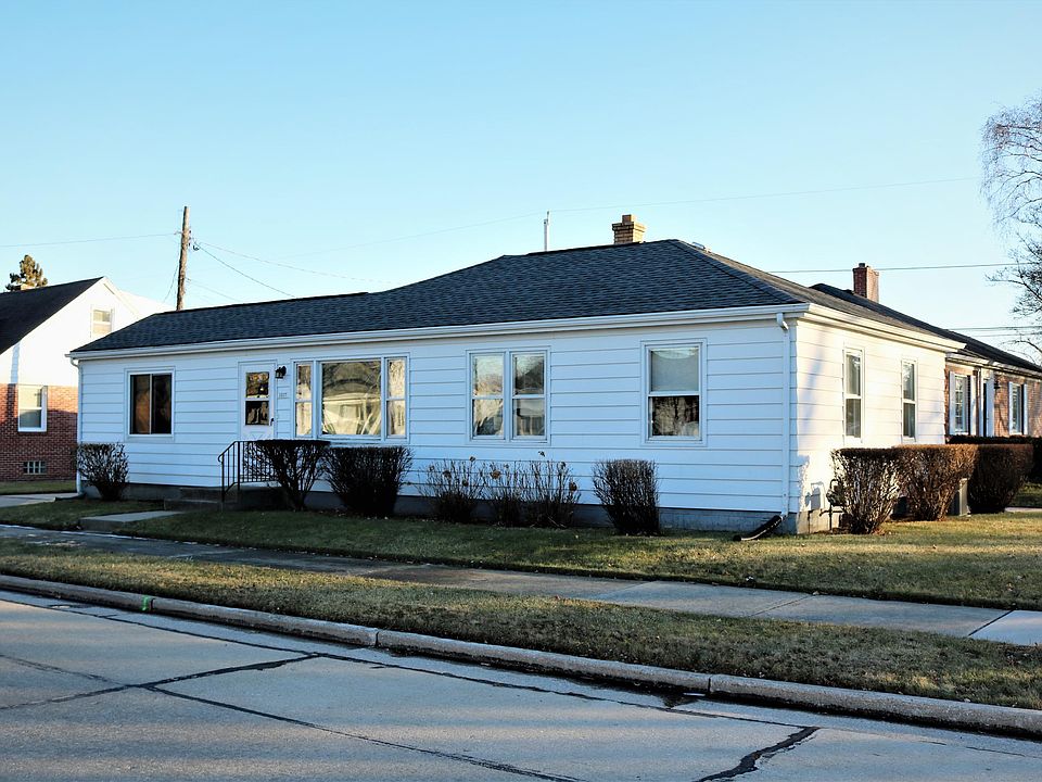 2nd image of 1317 Lombard Ave