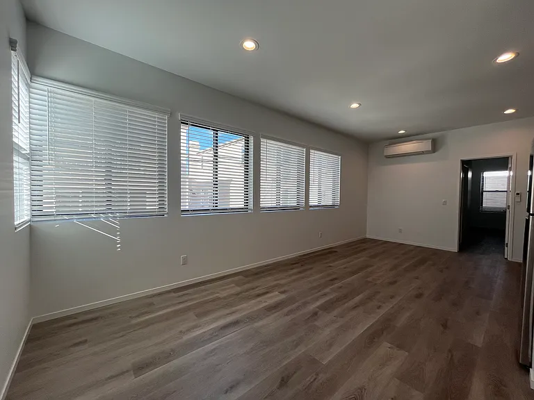 1542 Grand Ave #1542 — Photo 2