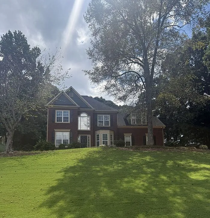 4 bed, 2.5 bath, 2283 sqft, $2,395 — Photo 2