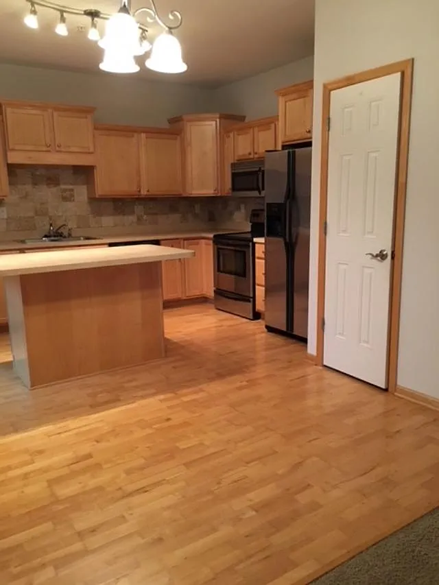 3 bed, 1858 sqft, $800 — Photo 2