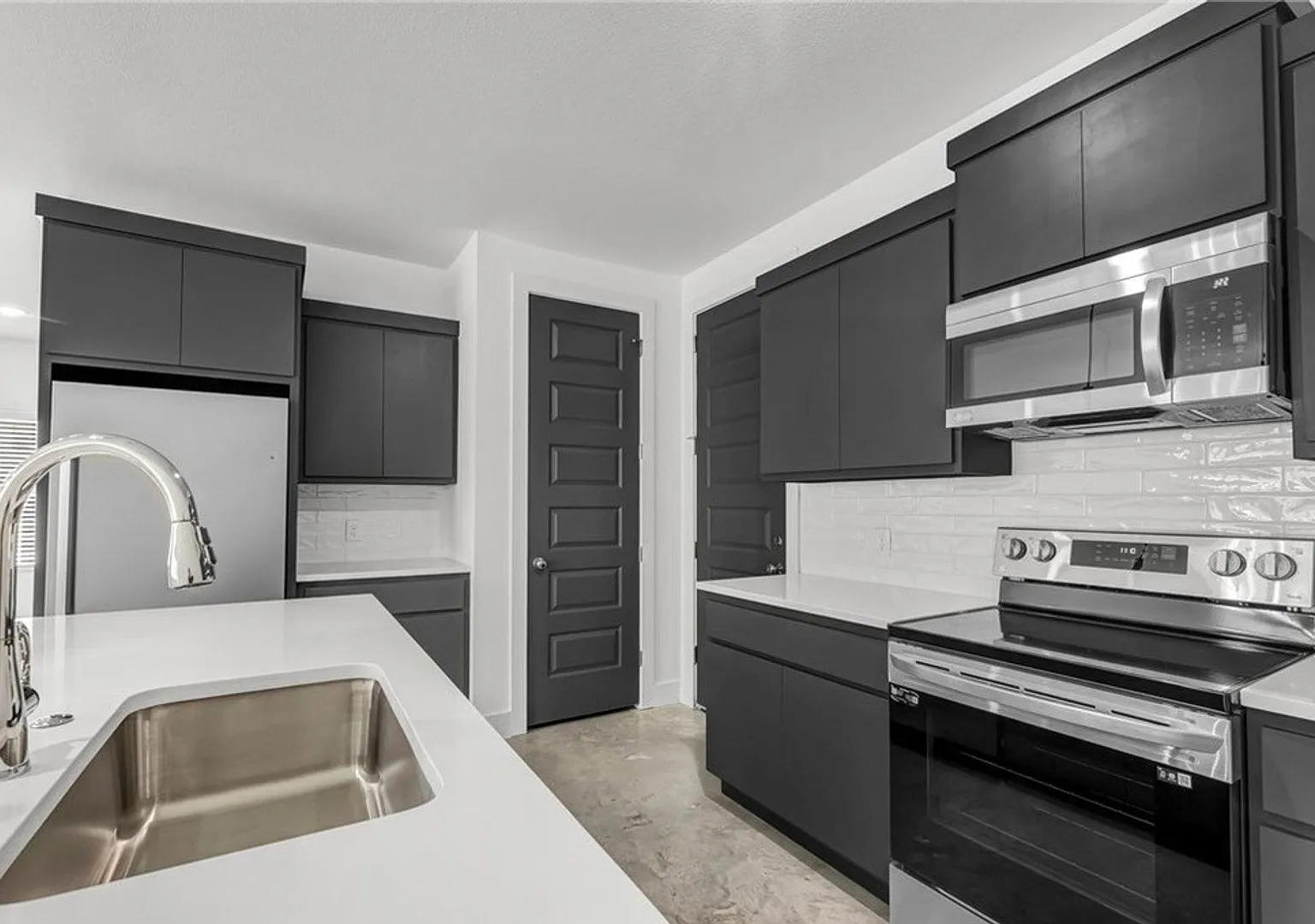 Pre-Lease Fall 2027 Luxury Home In South College Station — Photo 3