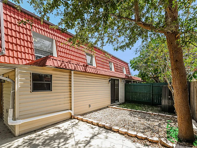 10907 Meadow Lark Cove Dr — Photo 17